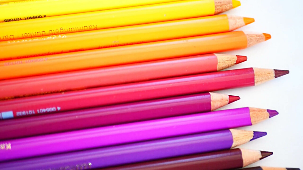 Comment dessiner aux crayons de couleur Enolie
